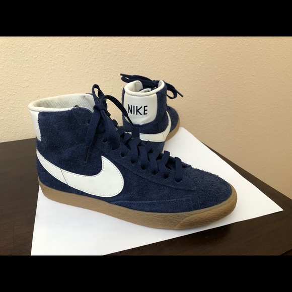 Nike High Top Vintage Shoe - Picture 2 of 6
